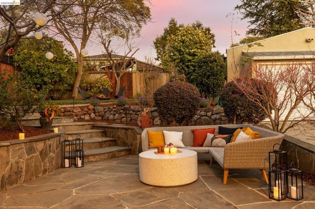 4452 Davenport Ave, Oakland, CA 94619