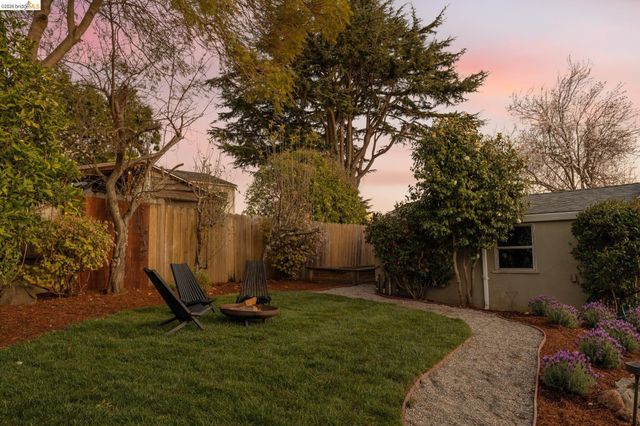 4452 Davenport Ave, Oakland, CA 94619