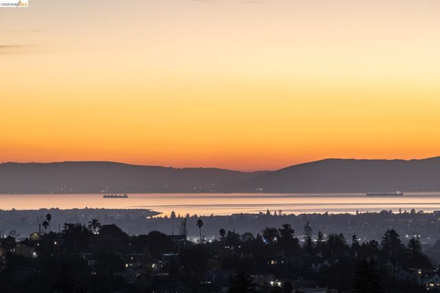 4452 Davenport Ave, Oakland, CA 94619