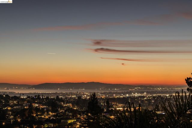 4452 Davenport Ave, Oakland, CA 94619