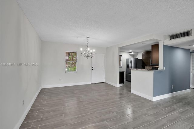 2850 Somerset Dr 105L, Lauderdale Lakes, FL 33311