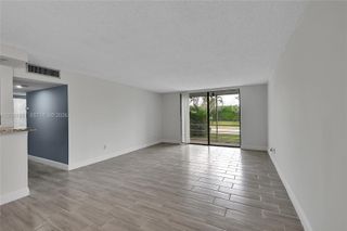 2850 Somerset Dr 105L, Lauderdale Lakes, FL 33311