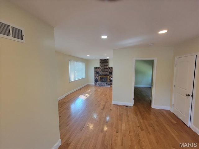 203 Saint Louis Avenue, St Louis, MO 63135