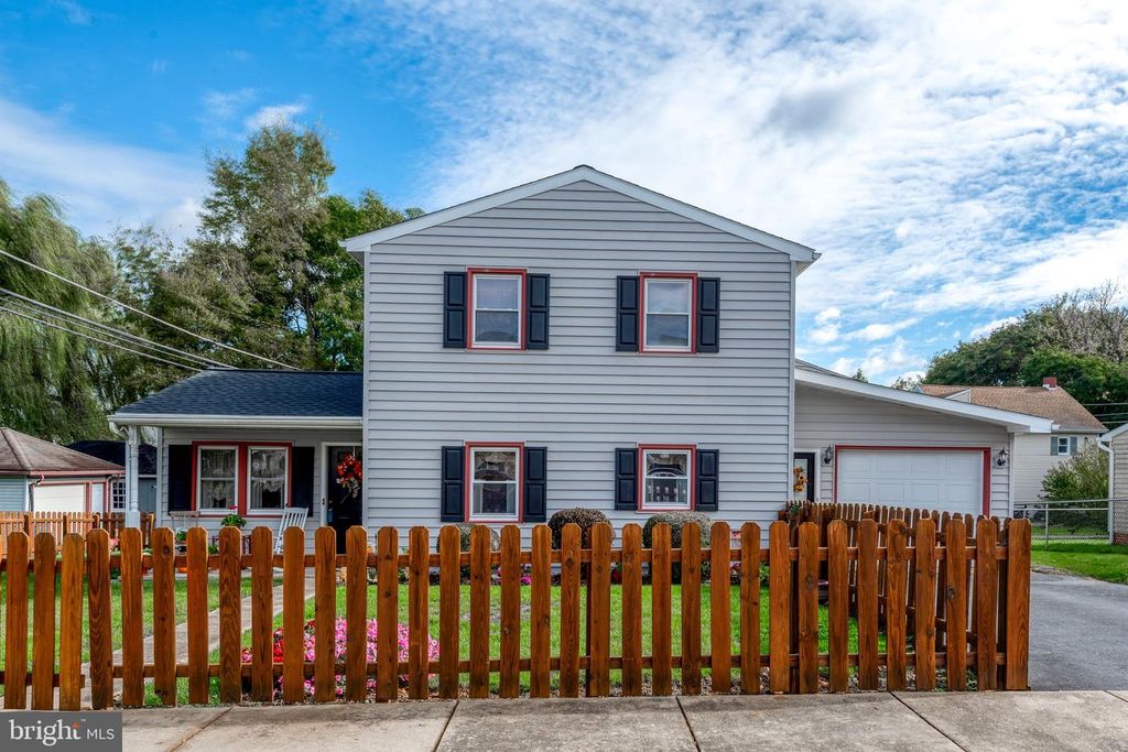 11 E SUNSET AVE, Ephrata, PA 17522
