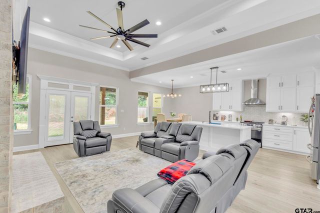 518 Johnson Rd., Winona, TX 75792