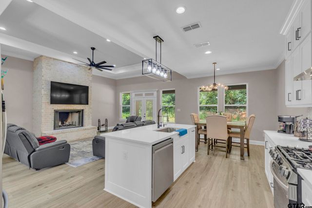 518 Johnson Rd., Winona, TX 75792