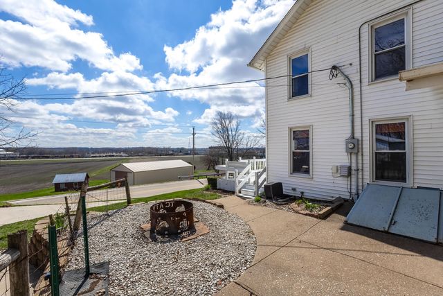 6400 Valley Drive, Bettendorf, IA 52722