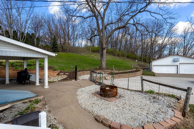 6400 Valley Drive, Bettendorf, IA 52722