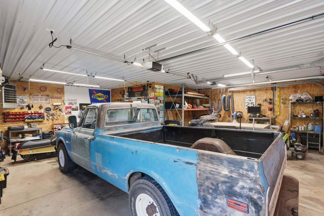 6400 Valley Drive, Bettendorf, IA 52722