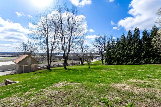 6400 Valley Drive, Bettendorf, IA 52722