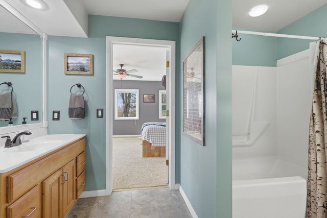 6400 Valley Drive, Bettendorf, IA 52722