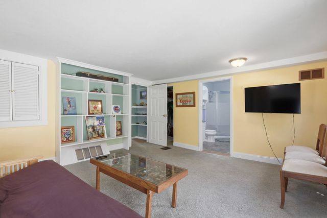 6400 Valley Drive, Bettendorf, IA 52722