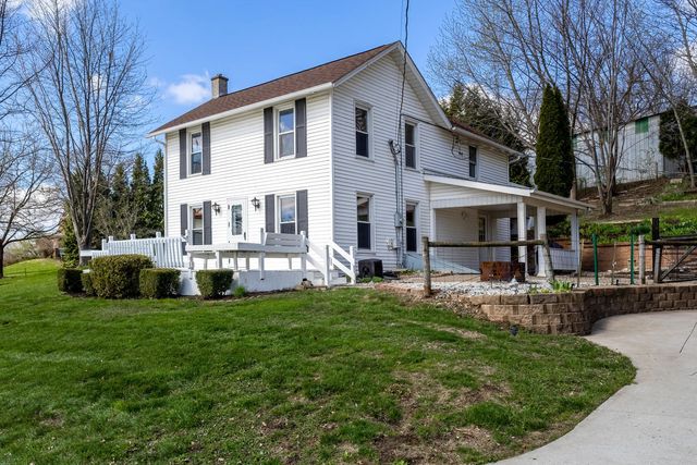 6400 Valley Drive, Bettendorf, IA 52722