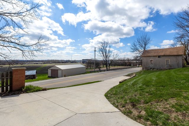 6400 Valley Drive, Bettendorf, IA 52722
