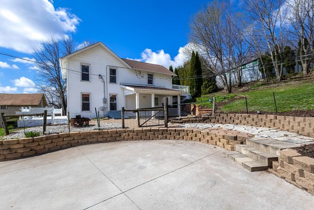 6400 Valley Drive, Bettendorf, IA 52722