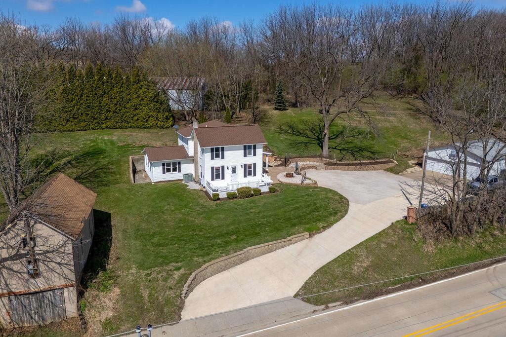 6400 Valley Drive, Bettendorf, IA 52722