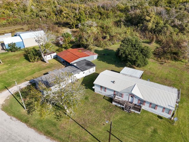 686 County Road 257, Matagorda, TX 77457