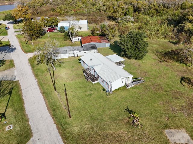 686 County Road 257, Matagorda, TX 77457