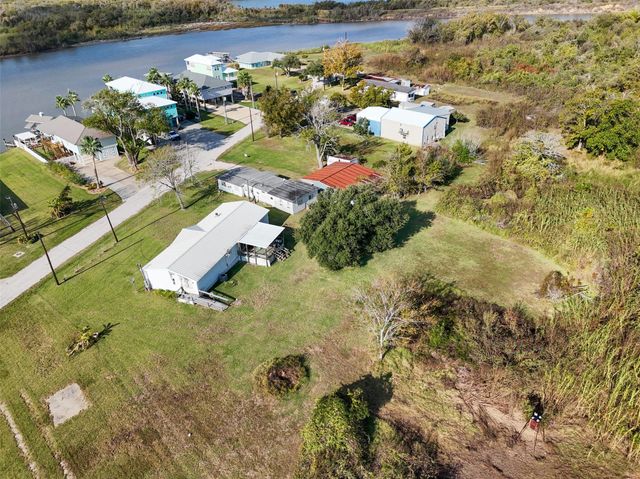 686 County Road 257, Matagorda, TX 77457