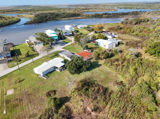 686 County Road 257, Matagorda, TX 77457