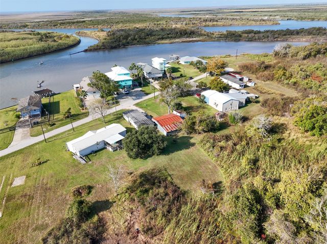 686 County Road 257, Matagorda, TX 77457