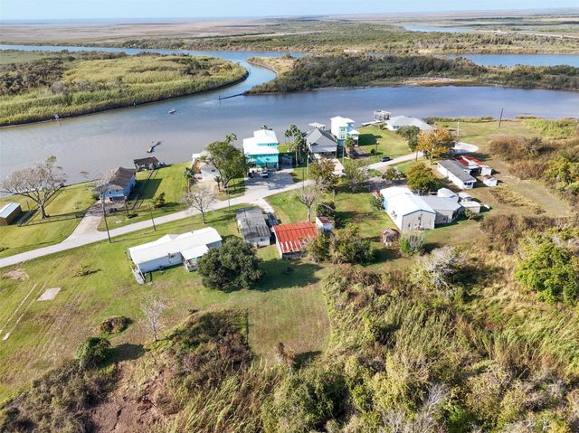 686 County Road 257, Matagorda, TX 77457