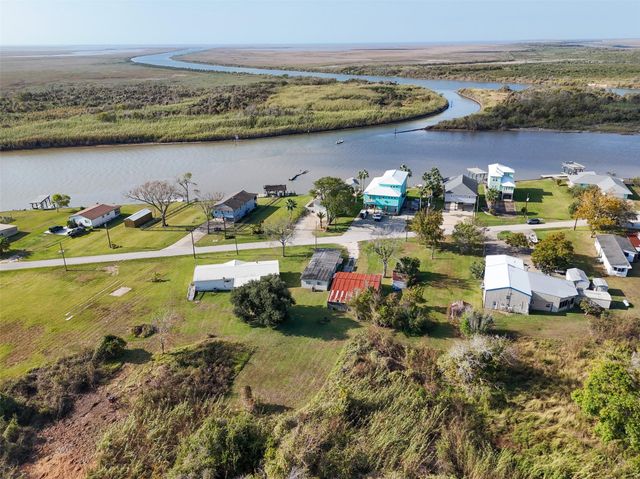 686 County Road 257, Matagorda, TX 77457