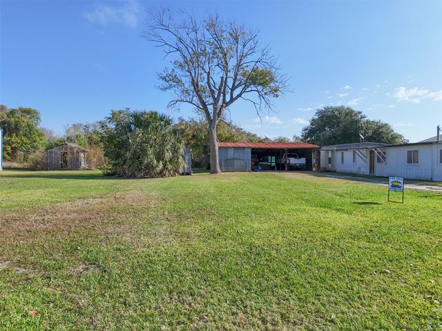 686 County Road 257, Matagorda, TX 77457