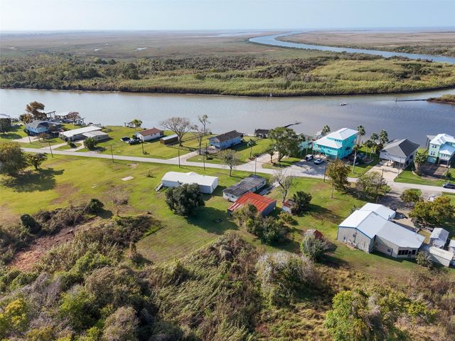 686 County Road 257, Matagorda, TX 77457