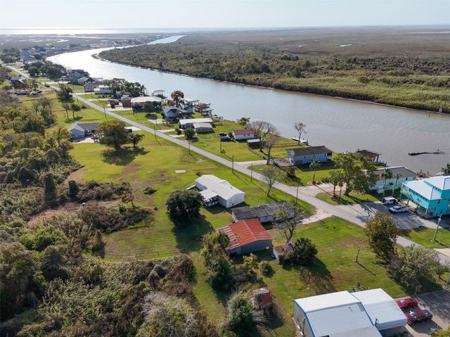 686 County Road 257, Matagorda, TX 77457