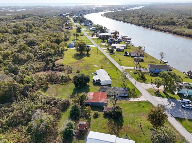 686 County Road 257, Matagorda, TX 77457