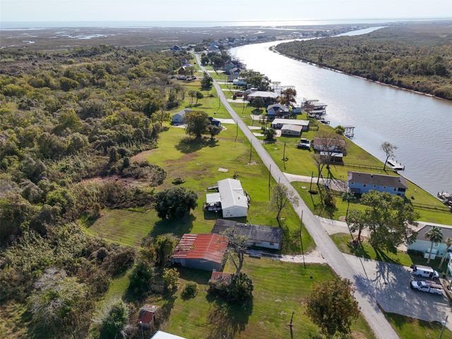 686 County Road 257, Matagorda, TX 77457