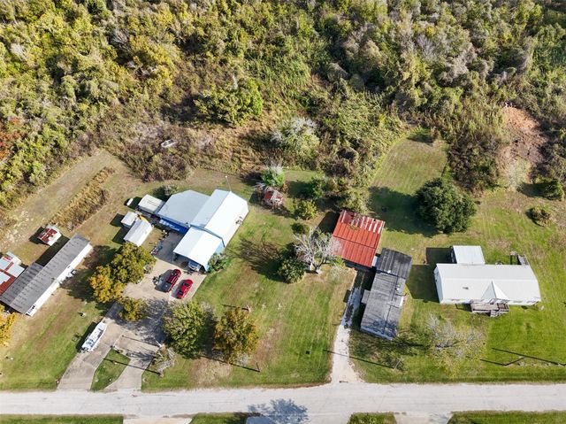 686 County Road 257, Matagorda, TX 77457