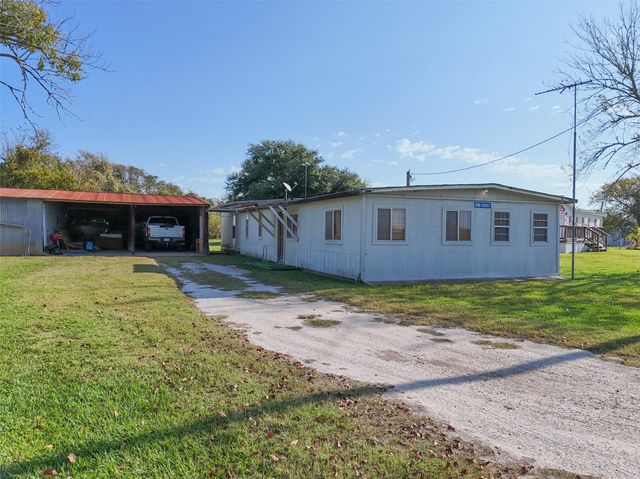 686 County Road 257, Matagorda, TX 77457