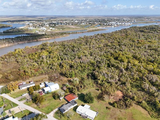 686 County Road 257, Matagorda, TX 77457