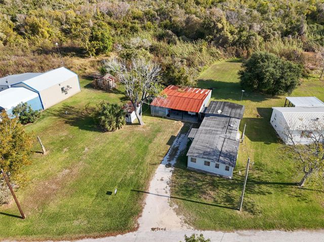 686 County Road 257, Matagorda, TX 77457