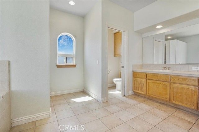 12771 Elm Street, Oak Hills, CA 92344