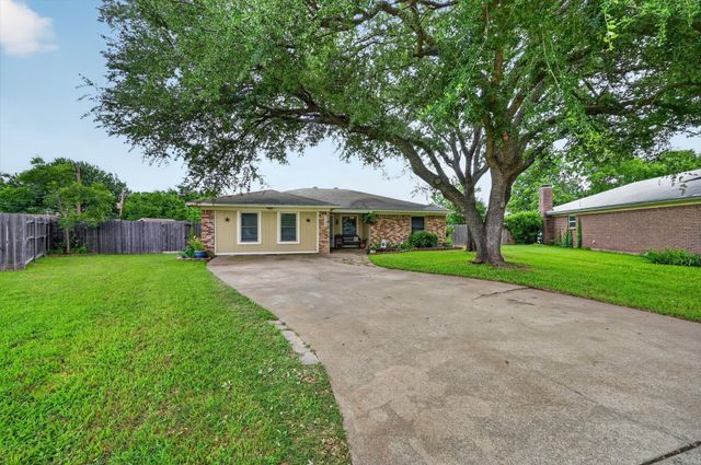 1145 S Timberline Drive, Benbrook, TX 76126