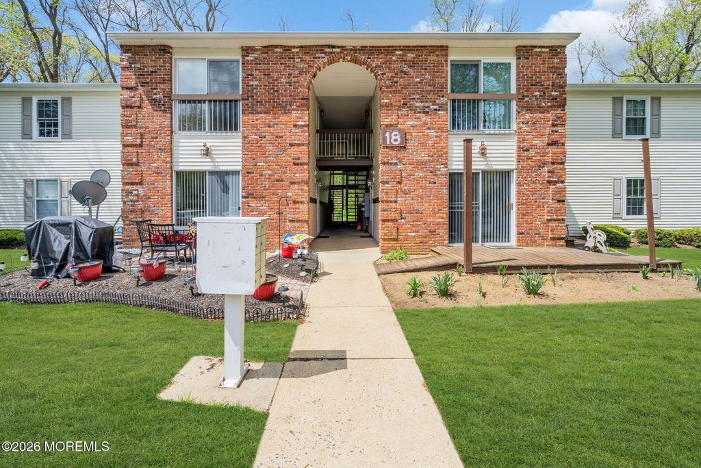 18-7 Augusta Court, Freehold, NJ 07728