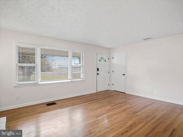 570 WELLTOWN RD, Winchester, VA 22603