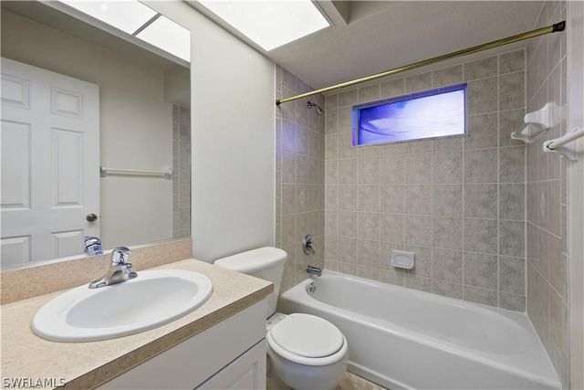 826 SE 5th CT, Cape Coral, FL 33990