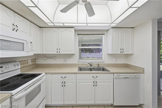 826 SE 5th CT, Cape Coral, FL 33990