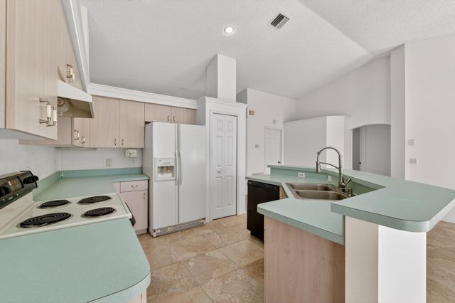 184 SW Uneeda Place, Port St. Lucie, Port St Lucie, FL 34953