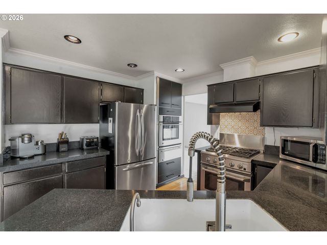 706 Sw COLONY Dr, Portland, OR 97219