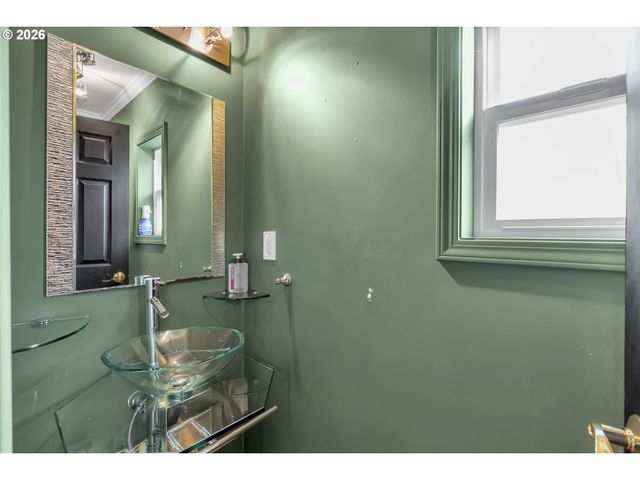 706 Sw COLONY Dr, Portland, OR 97219