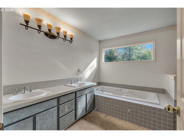 706 Sw COLONY Dr, Portland, OR 97219
