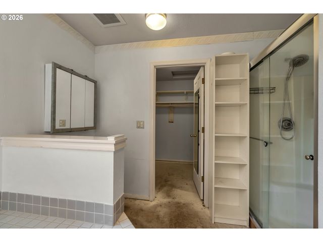 706 Sw COLONY Dr, Portland, OR 97219