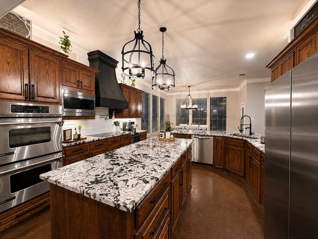 7204 Montgomery Road, Midlothian, TX 76065
