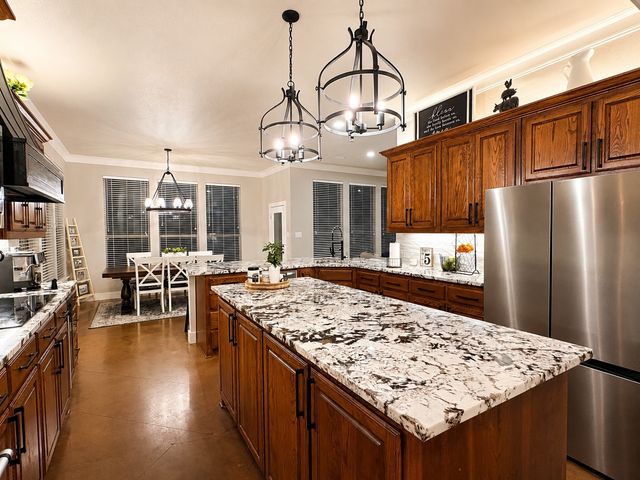 7204 Montgomery Road, Midlothian, TX 76065