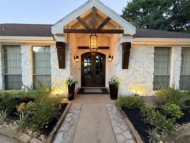 7204 Montgomery Road, Midlothian, TX 76065
